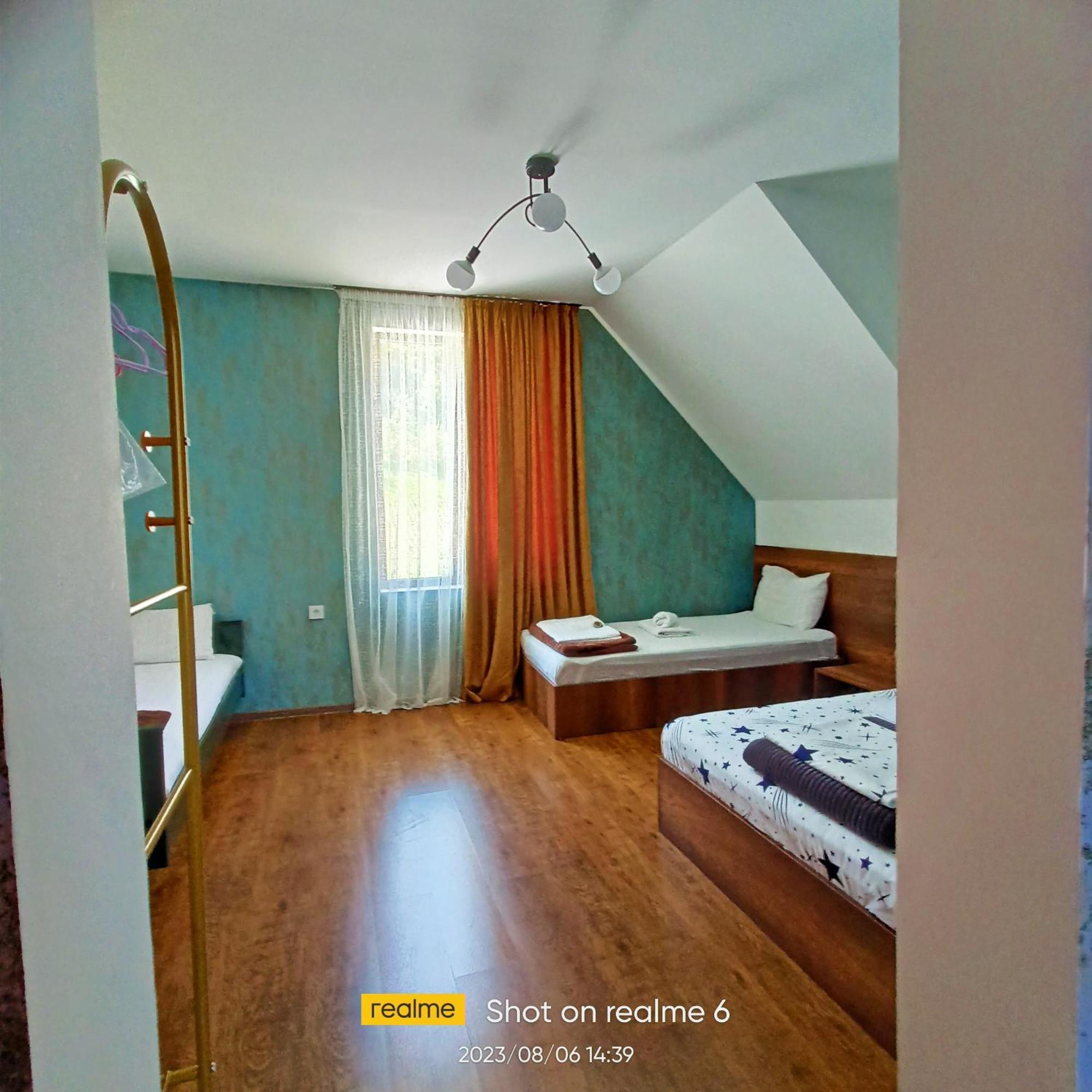 House B&B Местия Экстерьер фото