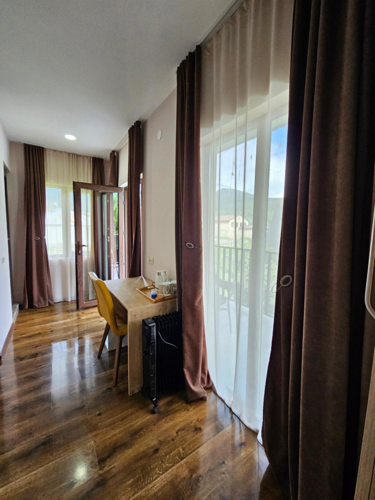 House B&B Местия Экстерьер фото